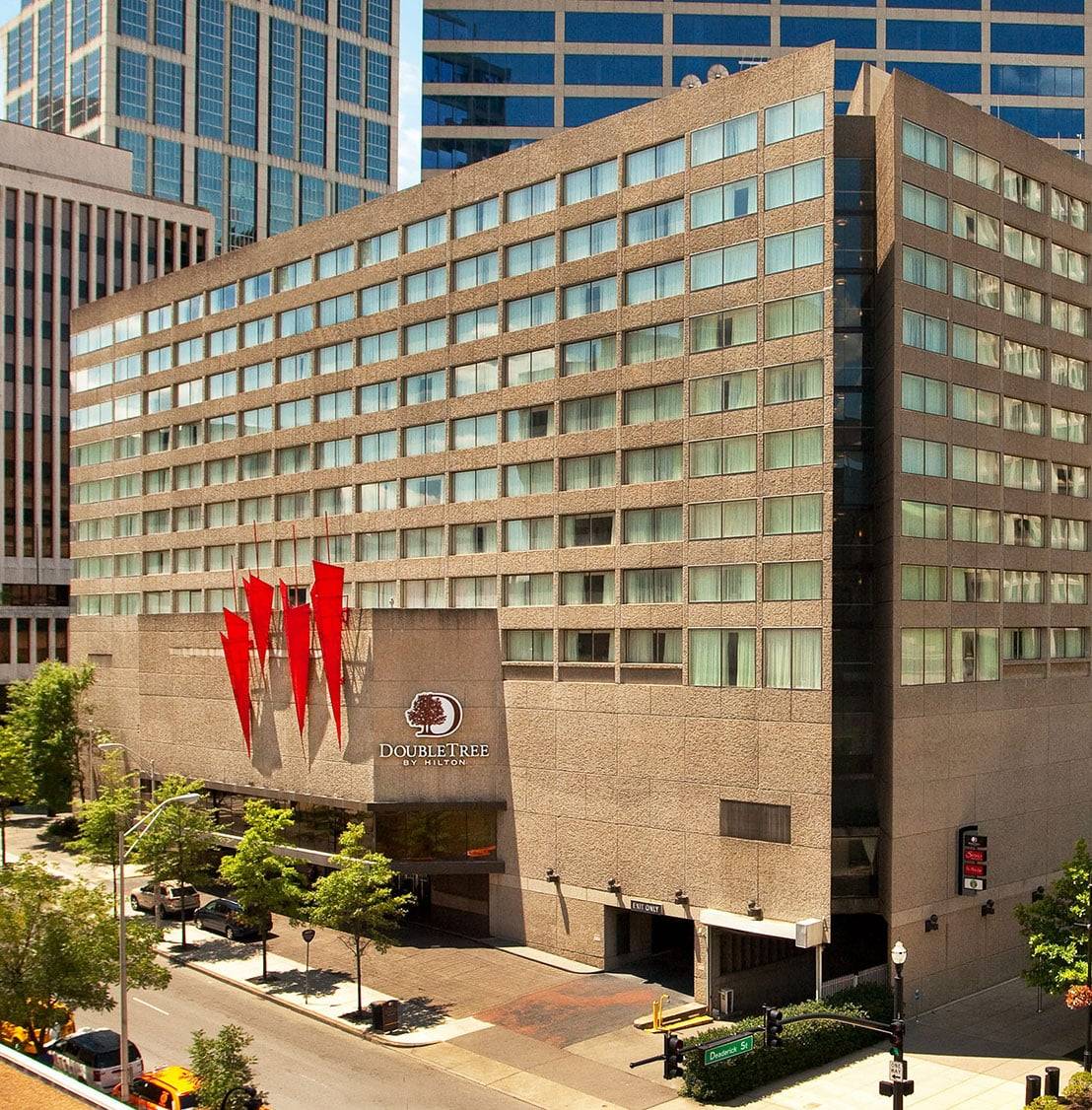 exterior view of doubletree by hilton Nashville Tennessee