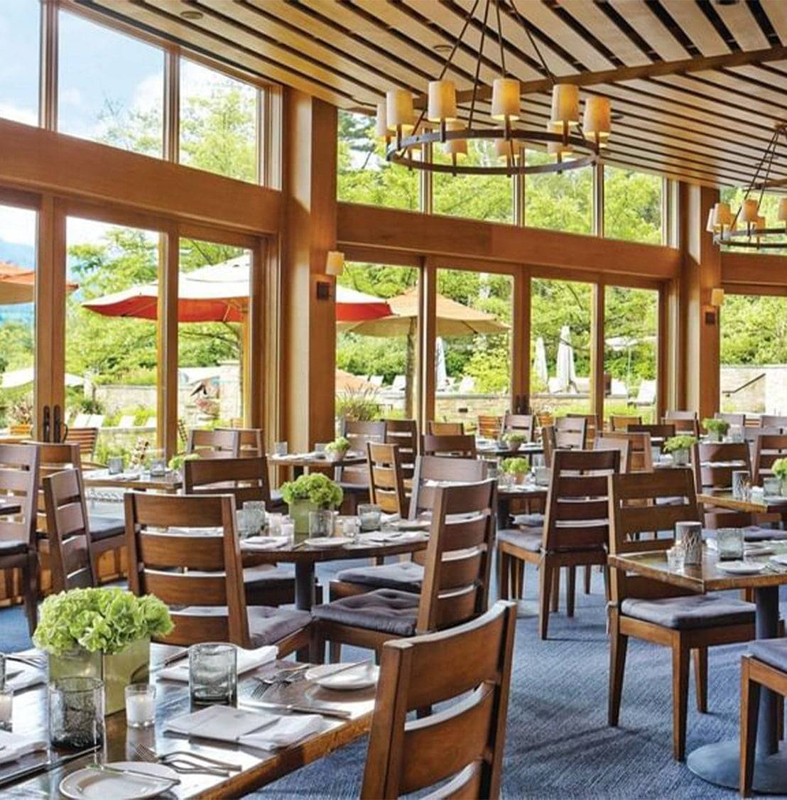dining hall at topnotch resort