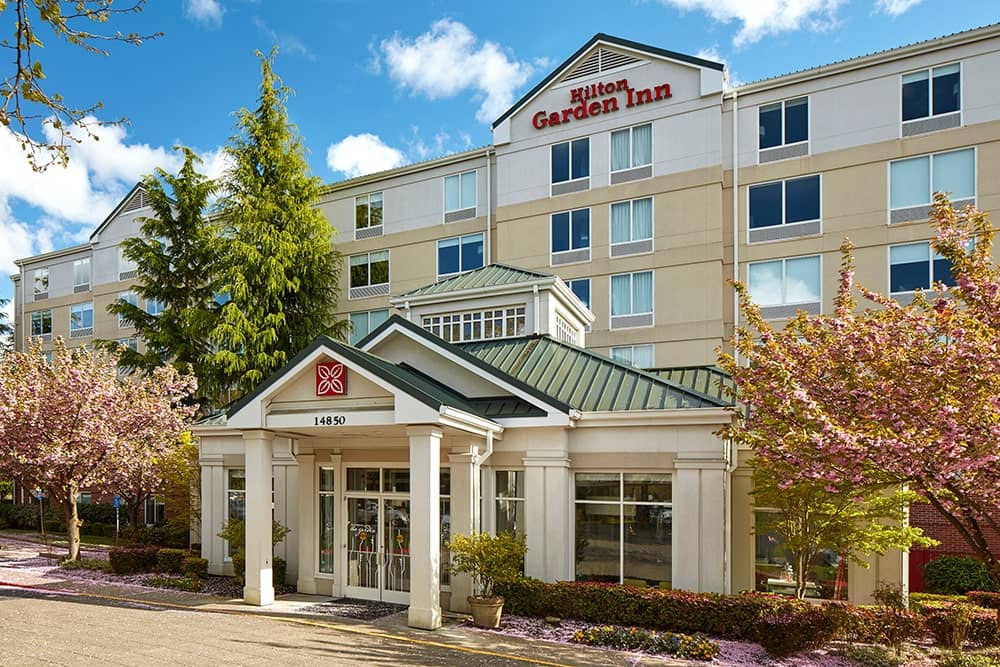 exterior view of Hilton Garden Inn Portland/Lake Oswego