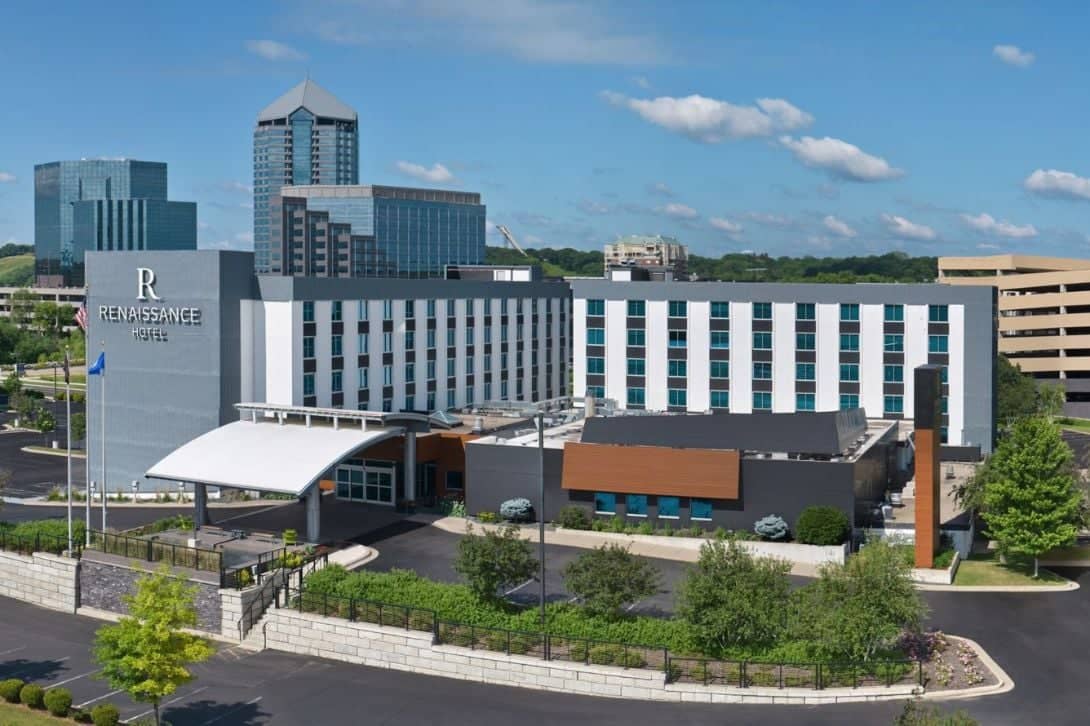 The exterior of the Renaissance Minneapolis Bloomington Hotel