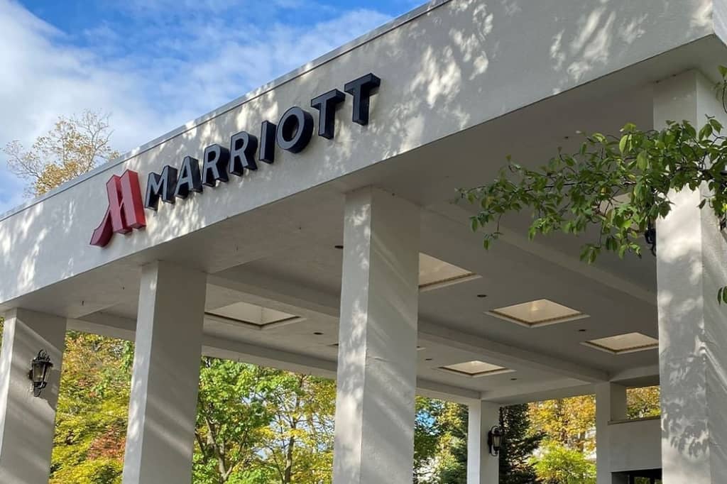 the exterior of Marriott at Park Ridge