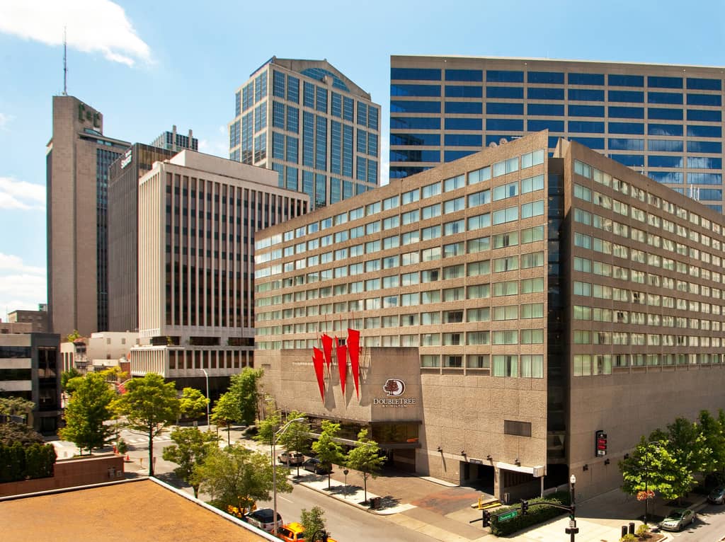 exterior view of doubletree nashville downtown