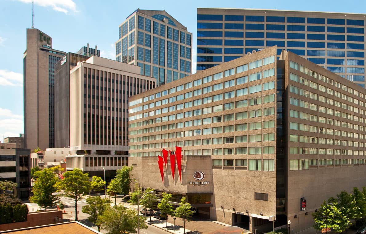 exterior view of doubletree nashville downtown
