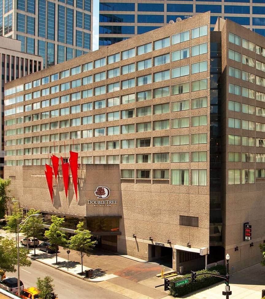 exterior view of doubletree by hilton Nashville Tennessee