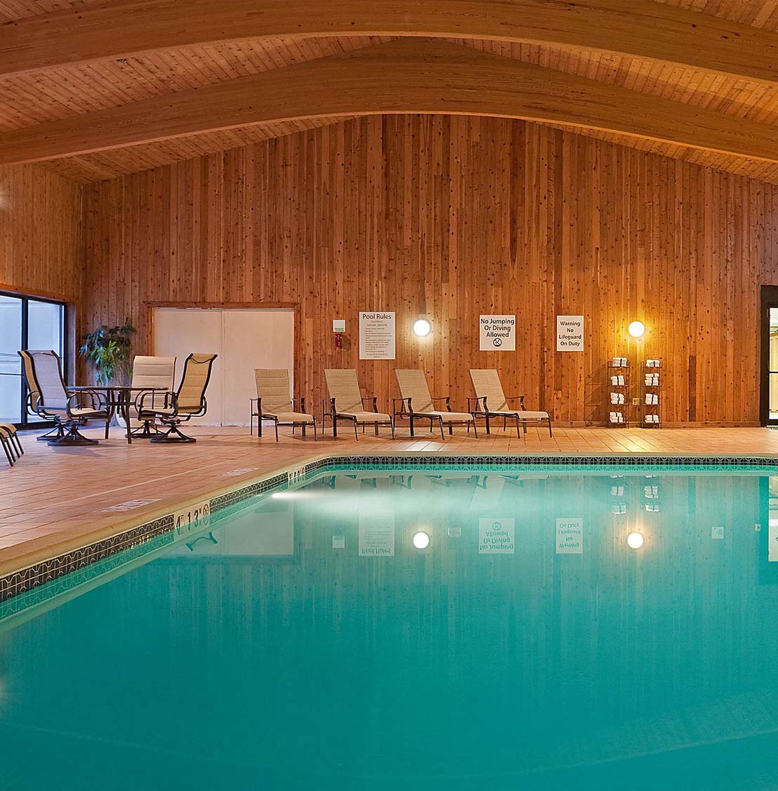 Holiday Inn Marlborough pool