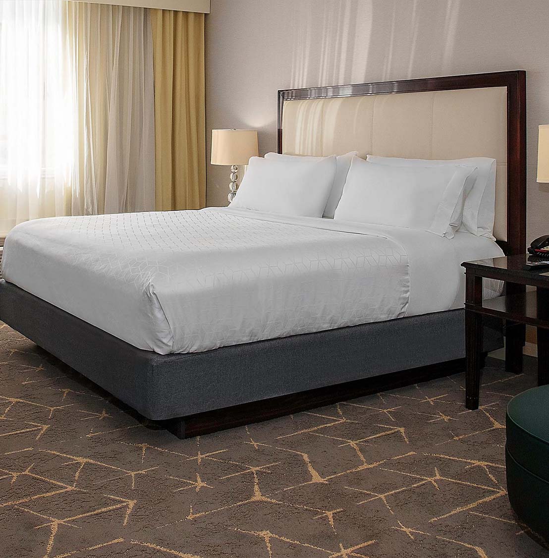 Holiday Inn Peabody bedroom