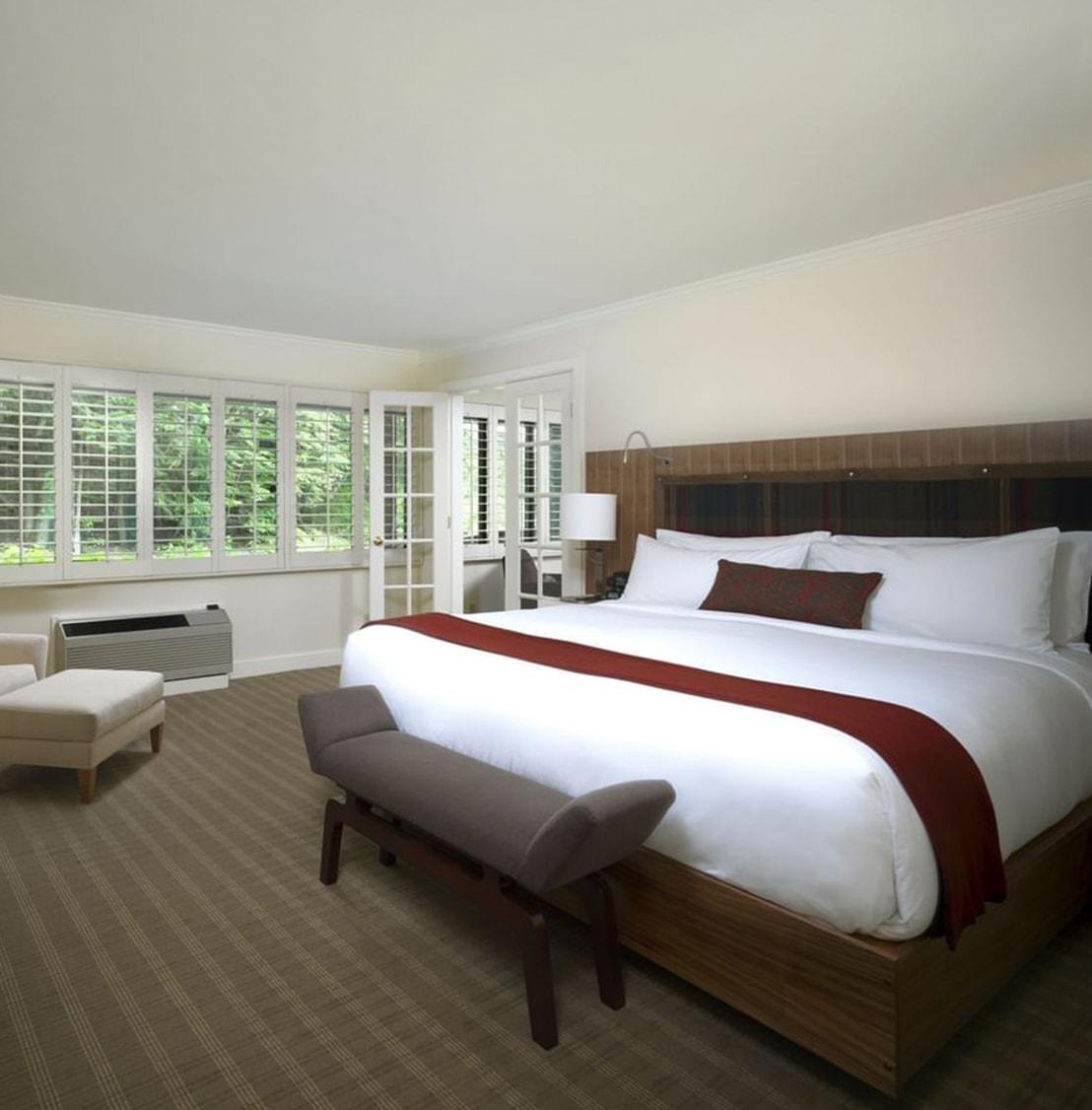 bedroom suite at topnotch resort
